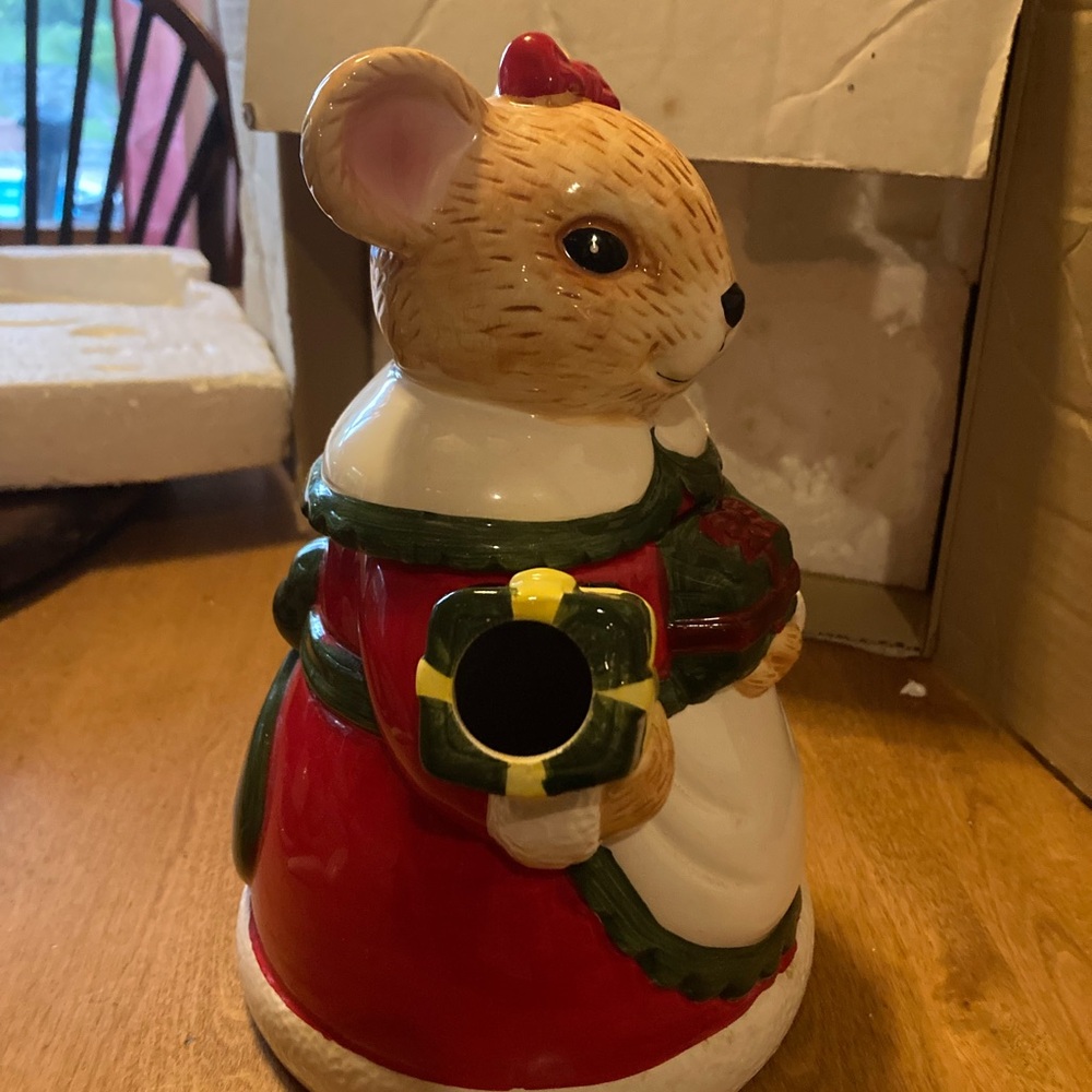 QVC network Holiday Mouse Ceramic Tea Set - Picture 9 of 14